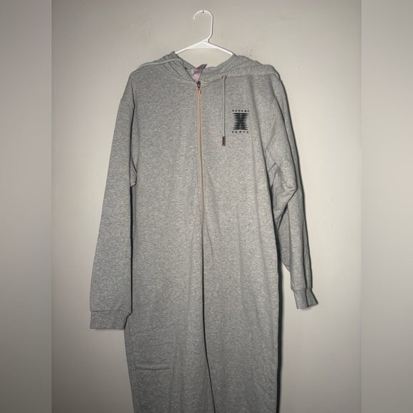 SAVAGE X FENTY FOREVER SAVAGE HOODED ONESIE size XL - Picture 4 of 8